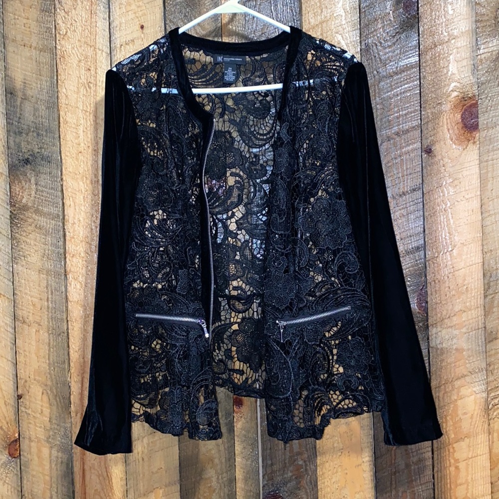 NWOT lace & velvet blouse